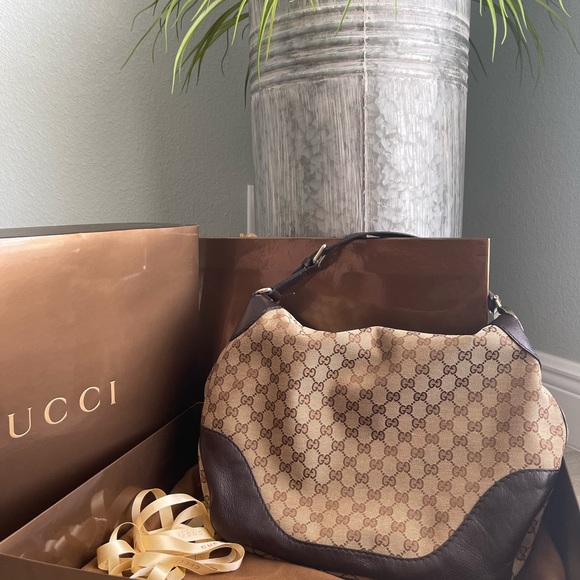 100% Authentic! Brand new, never used Vintage Gucci handbag with original box. - Picture 2 of 9